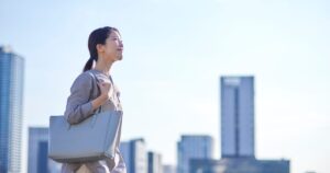 職場に復帰し日常生活を取り戻す様子